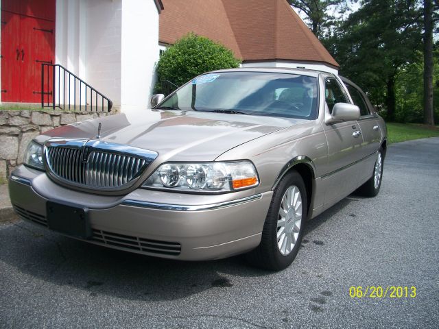 2003 Lincoln Town Car DOWN 4.9 WAC