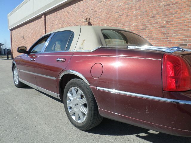 2003 Lincoln Town Car 4B