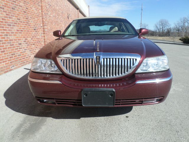 2003 Lincoln Town Car 4B