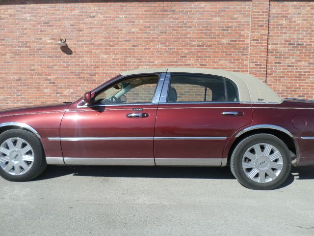 2003 Lincoln Town Car 4B