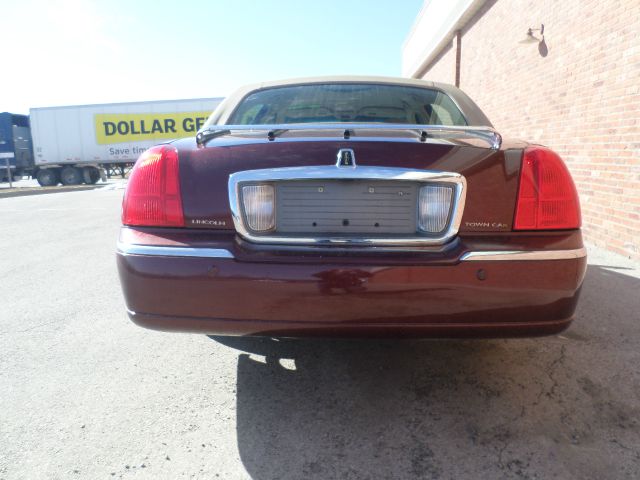 2003 Lincoln Town Car 4B