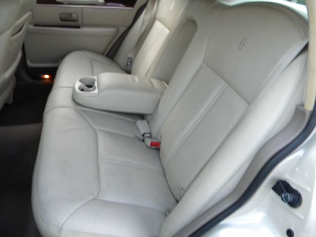 2003 Lincoln Town Car 4B