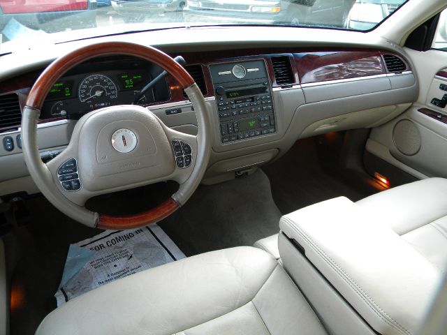 2003 Lincoln Town Car 4B