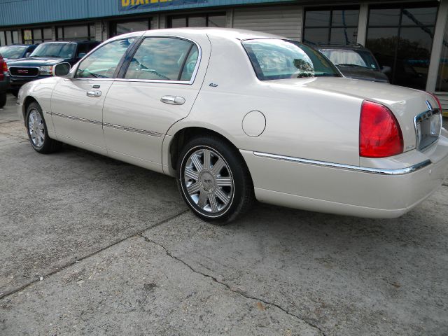 2003 Lincoln Town Car 4B