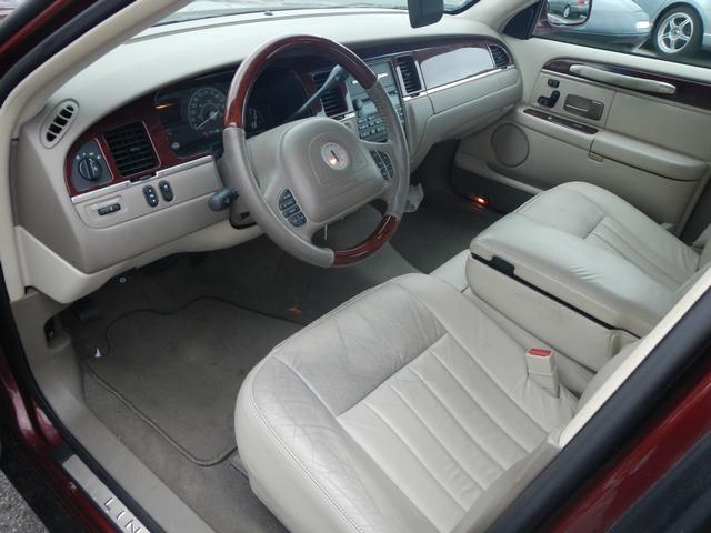 2003 Lincoln Town Car DOWN 4.9 WAC