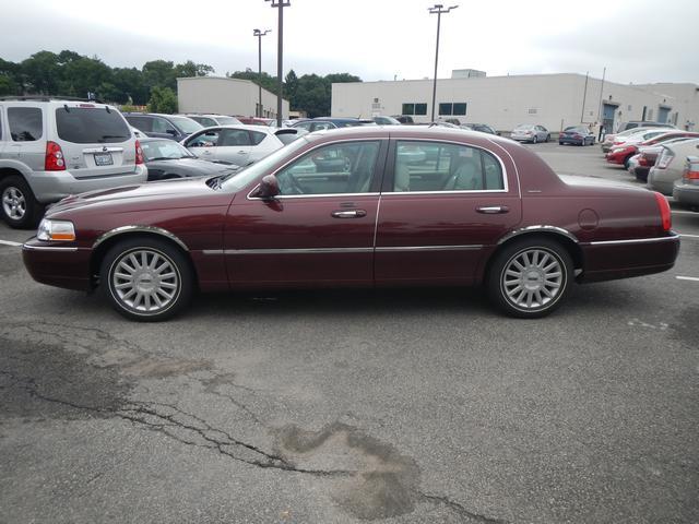 2003 Lincoln Town Car DOWN 4.9 WAC