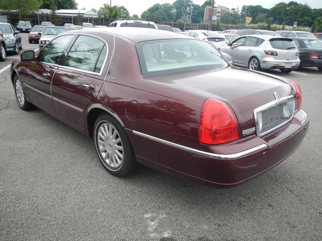 2003 Lincoln Town Car DOWN 4.9 WAC