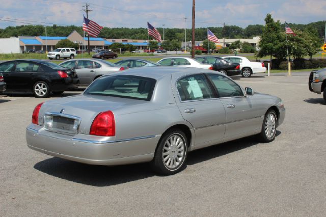 2003 Lincoln Town Car DOWN 4.9 WAC