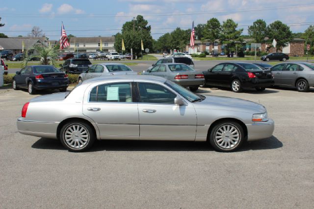 2003 Lincoln Town Car DOWN 4.9 WAC