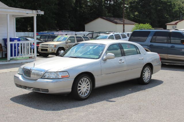 2003 Lincoln Town Car DOWN 4.9 WAC