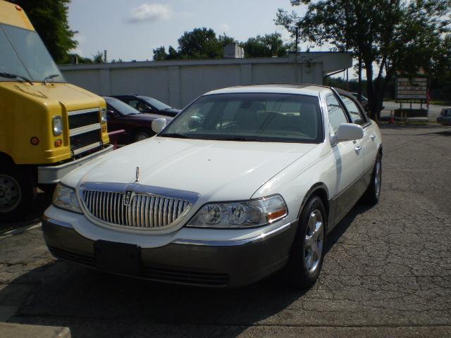 2003 Lincoln Town Car SLT1 AWD