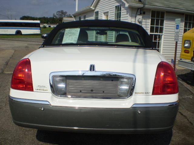 2003 Lincoln Town Car SLT1 AWD