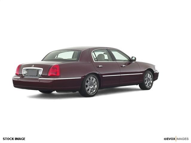 2003 Lincoln Town Car DOWN 4.9 WAC