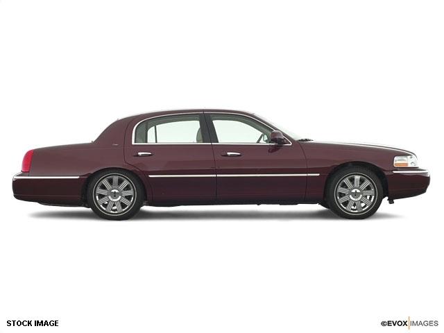 2003 Lincoln Town Car DOWN 4.9 WAC