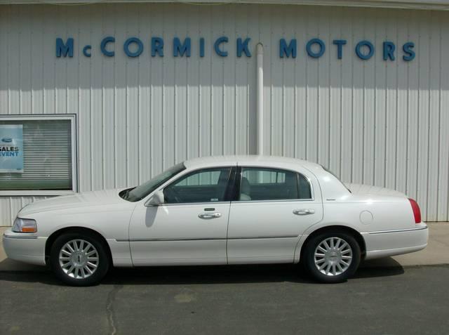 2003 Lincoln Town Car DOWN 4.9 WAC
