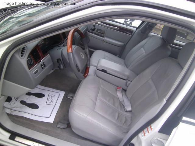 2004 Lincoln Town Car GLS PZEV