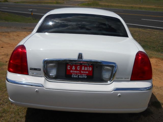 2004 Lincoln Town Car DOWN 4.9 WAC