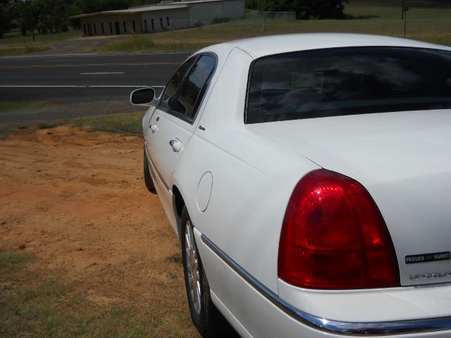 2004 Lincoln Town Car DOWN 4.9 WAC