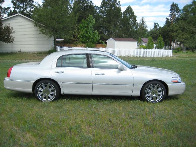 2004 Lincoln Town Car GLS PZEV