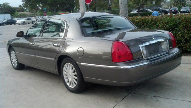 2004 Lincoln Town Car DOWN 4.9 WAC