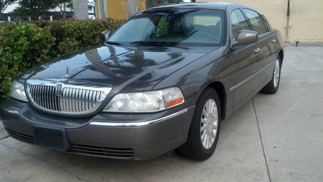 2004 Lincoln Town Car DOWN 4.9 WAC