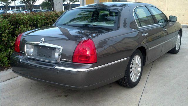 2004 Lincoln Town Car DOWN 4.9 WAC