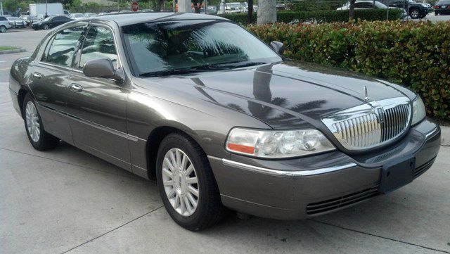 2004 Lincoln Town Car DOWN 4.9 WAC