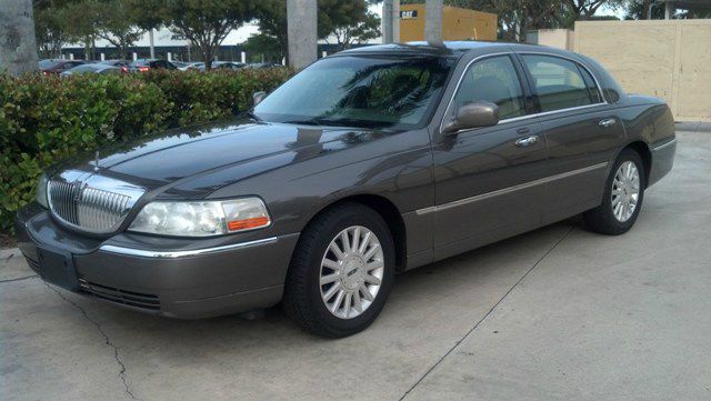 2004 Lincoln Town Car DOWN 4.9 WAC