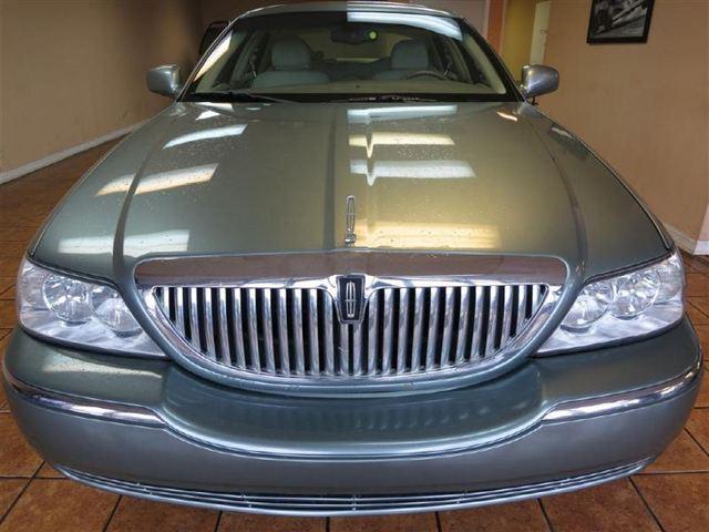 2004 Lincoln Town Car ZR-2 Extended Cab