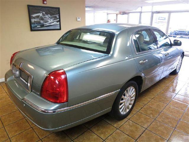 2004 Lincoln Town Car ZR-2 Extended Cab