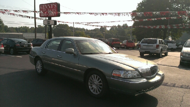 2004 Lincoln Town Car DOWN 4.9 WAC