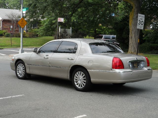2004 Lincoln Town Car DOWN 4.9 WAC