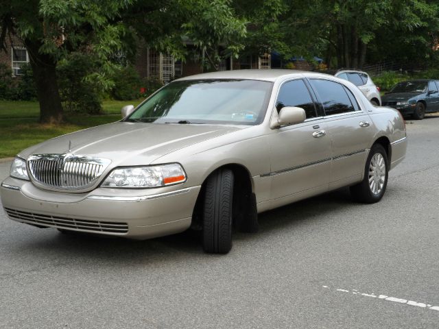 2004 Lincoln Town Car DOWN 4.9 WAC