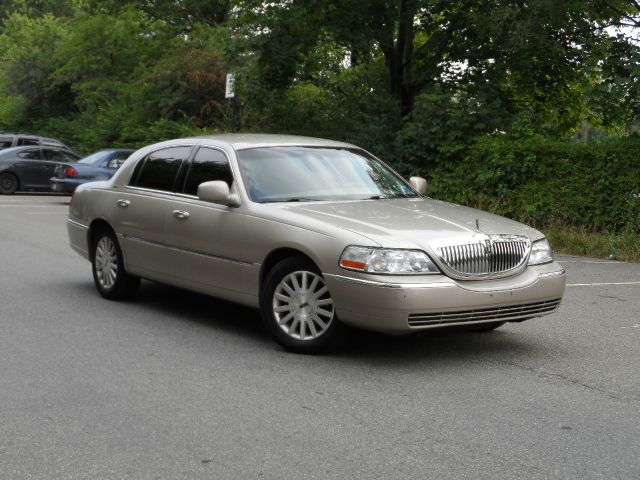 2004 Lincoln Town Car DOWN 4.9 WAC