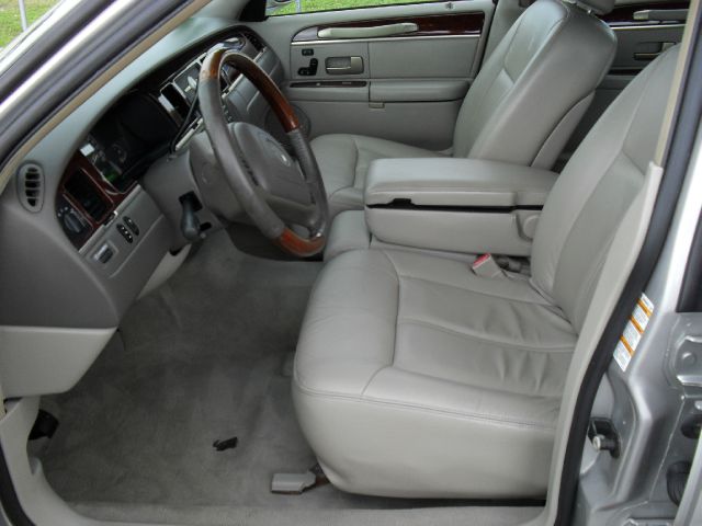 2004 Lincoln Town Car 4dr Pick Up