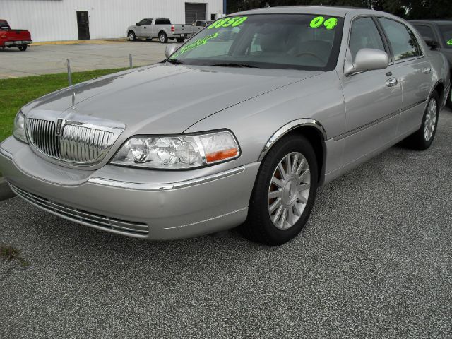 2004 Lincoln Town Car 4dr Pick Up