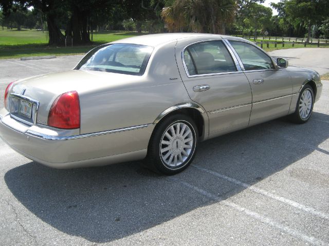 2004 Lincoln Town Car DOWN 4.9 WAC
