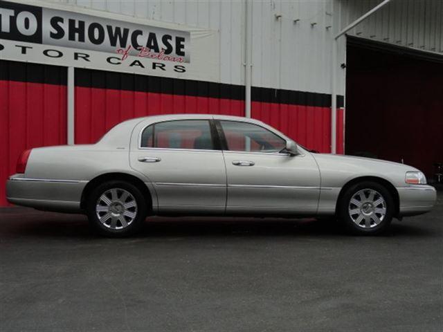 2004 Lincoln Town Car 4D Super Cab Truck