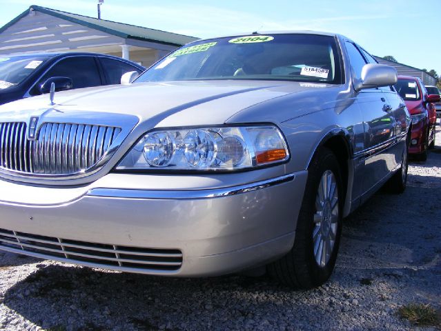 2004 Lincoln Town Car GLS PZEV