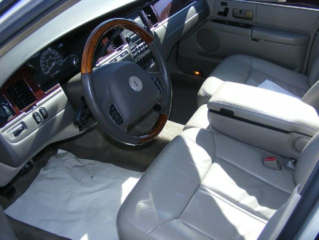 2004 Lincoln Town Car GLS PZEV