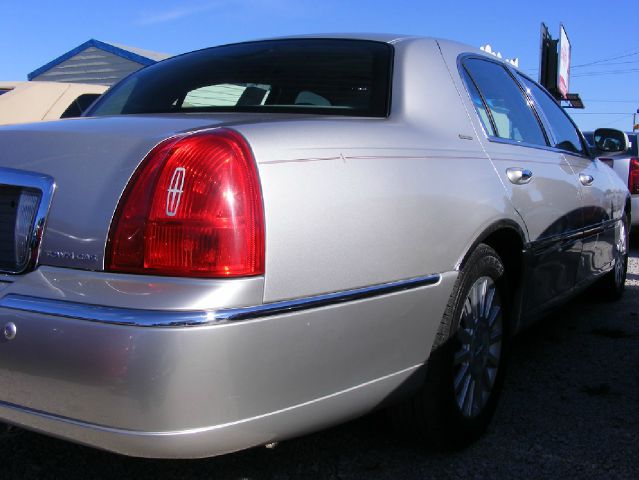2004 Lincoln Town Car GLS PZEV