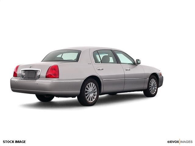 2004 Lincoln Town Car Unknown