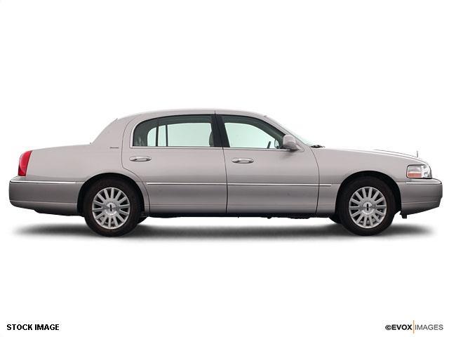 2004 Lincoln Town Car Unknown