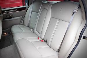 2004 Lincoln Town Car GLS PZEV