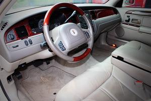 2004 Lincoln Town Car GLS PZEV