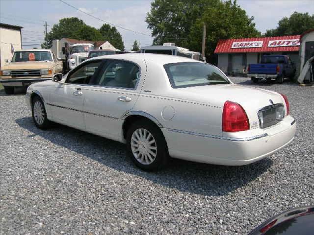 2004 Lincoln Town Car DOWN 4.9 WAC