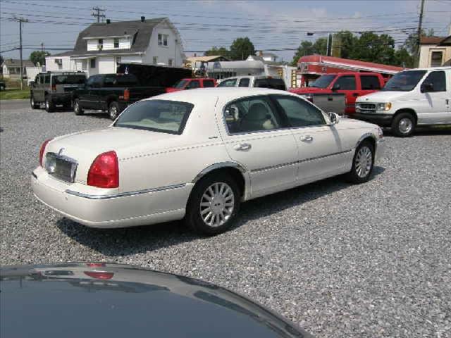 2004 Lincoln Town Car DOWN 4.9 WAC