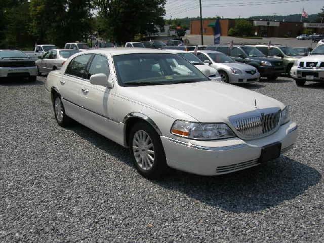 2004 Lincoln Town Car DOWN 4.9 WAC