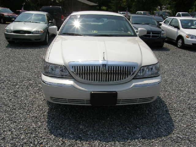 2004 Lincoln Town Car DOWN 4.9 WAC