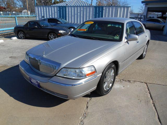 2004 Lincoln Town Car GLS PZEV